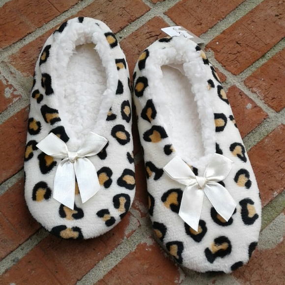 N.Y.A Leopard Print Fleece/Sherpa Slippers - Picture 1 of 5